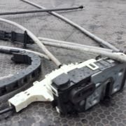 MERCEDES SPRINTER 2022 SIDE LOADING DOOR CATCH ASSEMBLY WITH CHAIN + CABLES ALL COMPLETE A9107302000