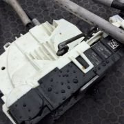 MERCEDES SPRINTER 2022 SIDE LOADING DOOR CATCH ASSEMBLY WITH CHAIN + CABLES ALL COMPLETE A9107302000